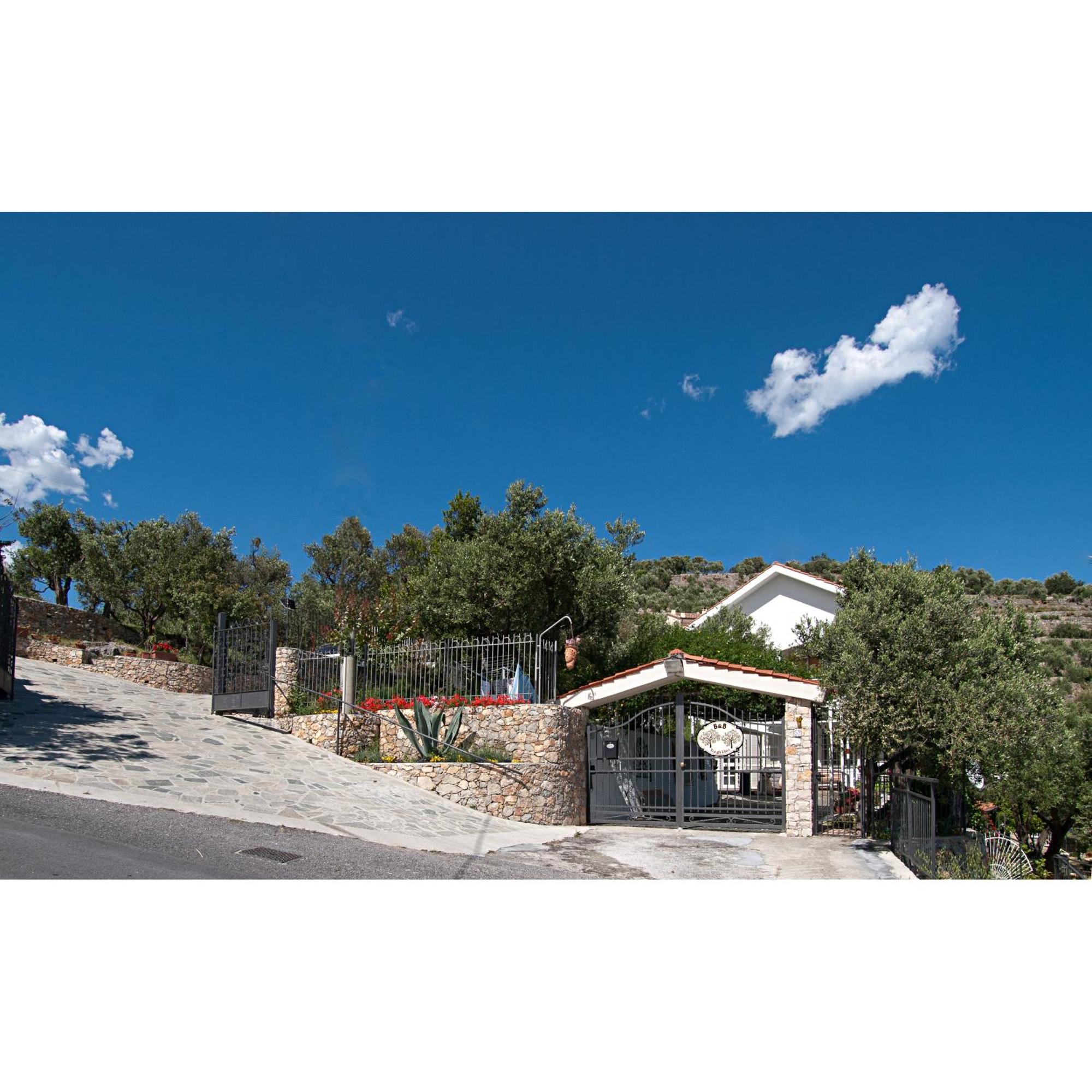 Bed and Breakfast Tra Gli Ulivi Pietra Ligure Exteriér fotografie