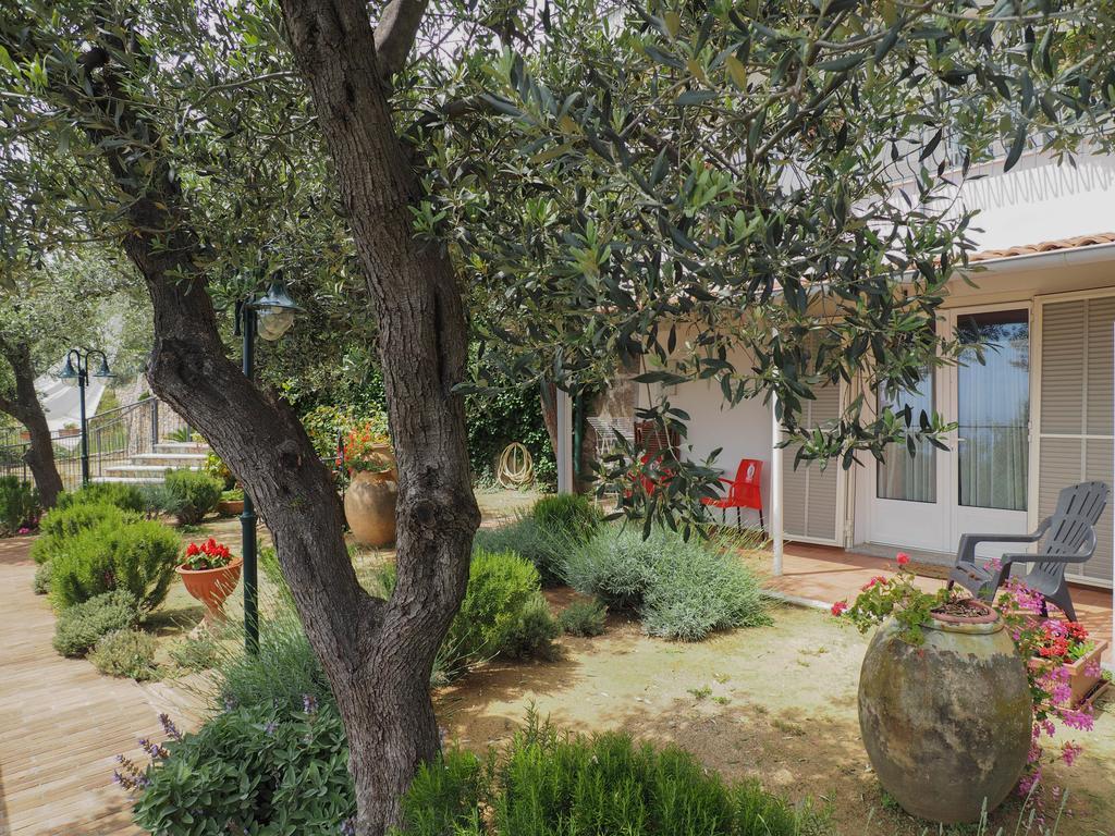 Bed and Breakfast Tra Gli Ulivi Pietra Ligure Exteriér fotografie