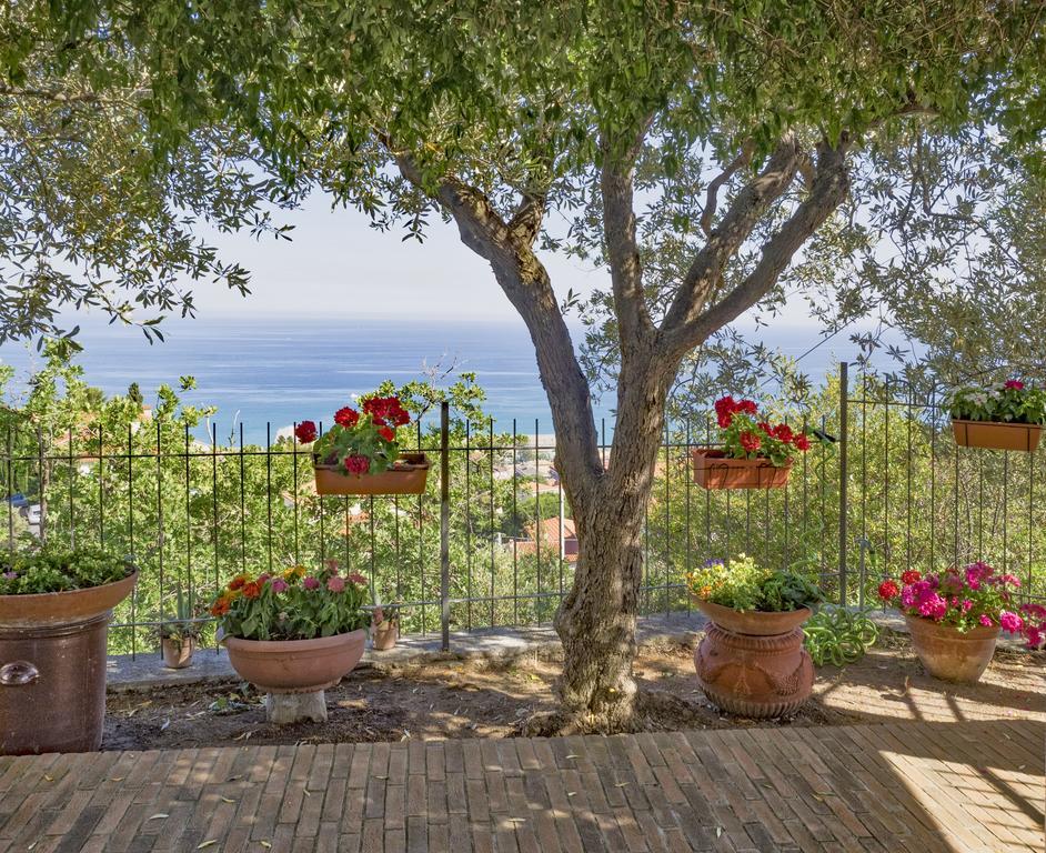 Bed and Breakfast Tra Gli Ulivi Pietra Ligure Exteriér fotografie